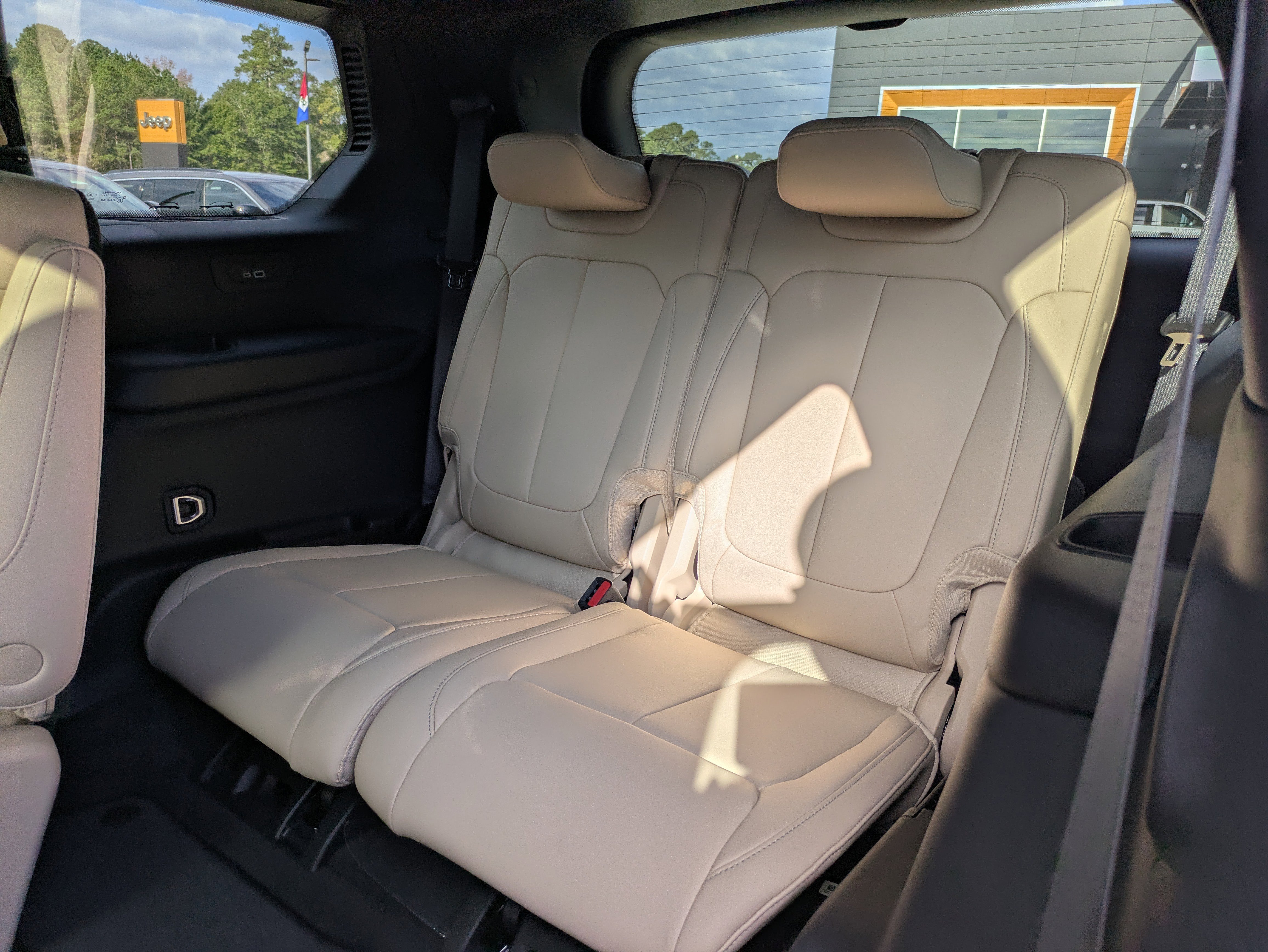 New 2025 Jeep Grand Cherokee L Limited w/ Trailer Tow Package image 13