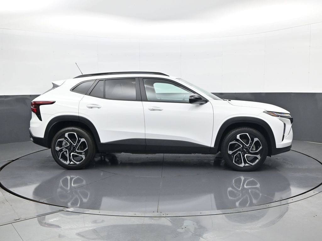 Used 2024 Chevrolet Trax RS w/ Driver Confidence Package image 4