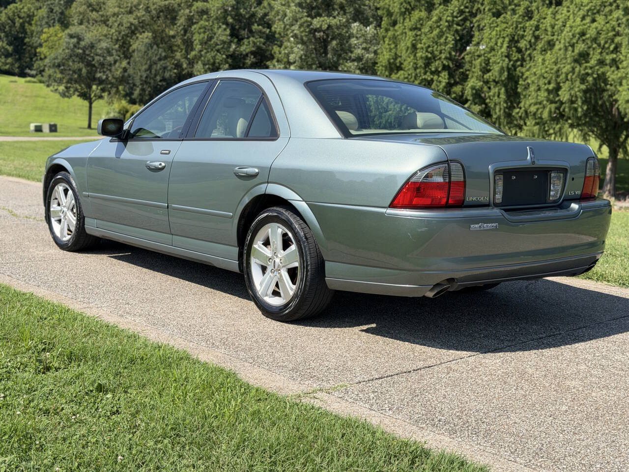 Used 2006 Lincoln LS RWD image 5
