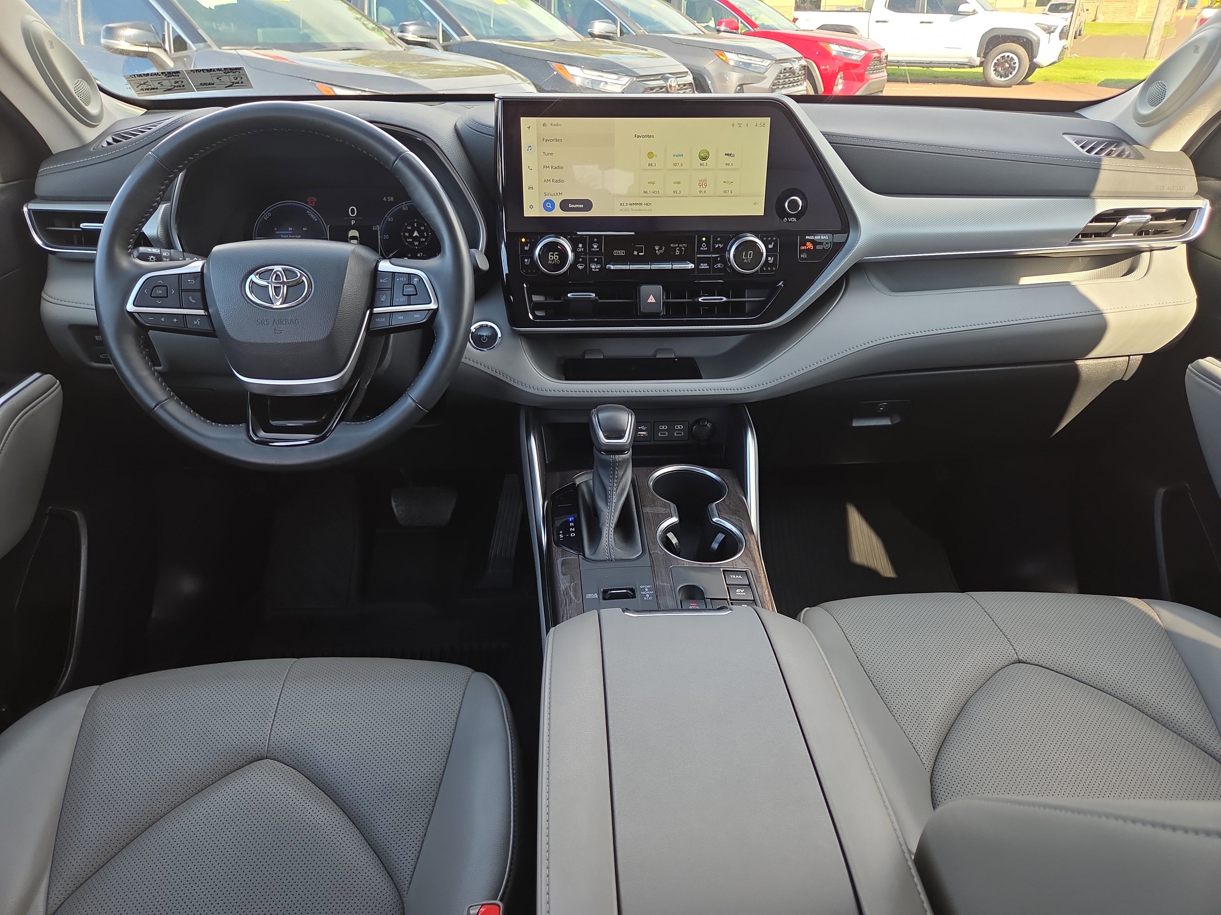 Used 2023 Toyota Highlander Platinum AWD/4WD image 22