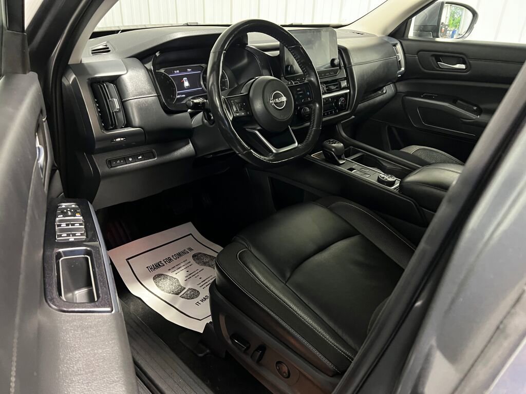 Used 2022 Nissan Pathfinder SL image 2