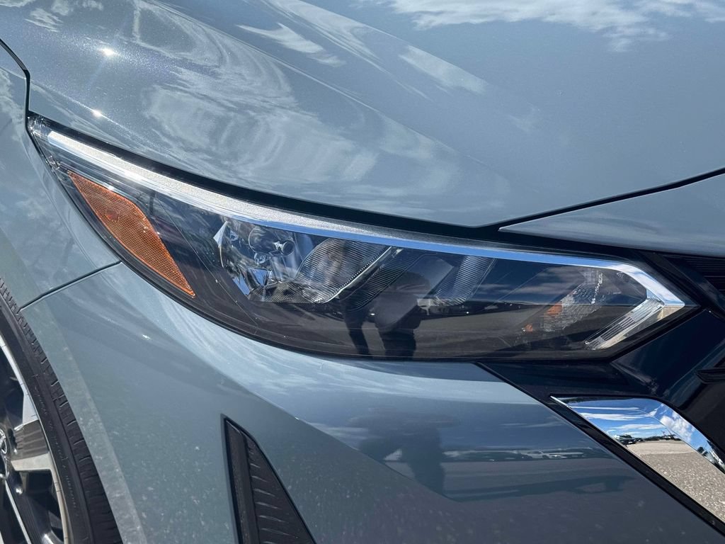Used 2025 Nissan Sentra SV FWD image 9