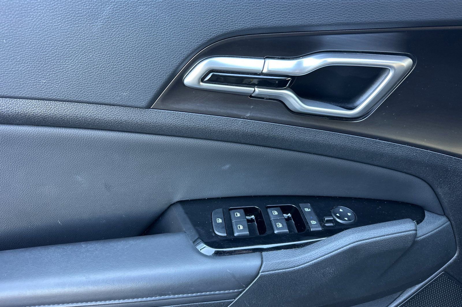 Used 2024 Kia Sportage EX FWD image 8