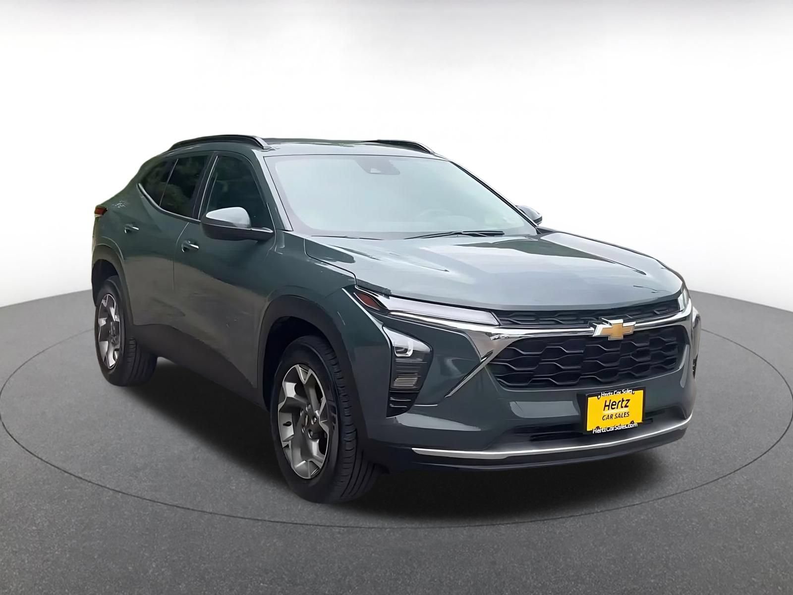 Used 2025 Chevrolet Trax LT w/ LT Convenience Package FWD image 3