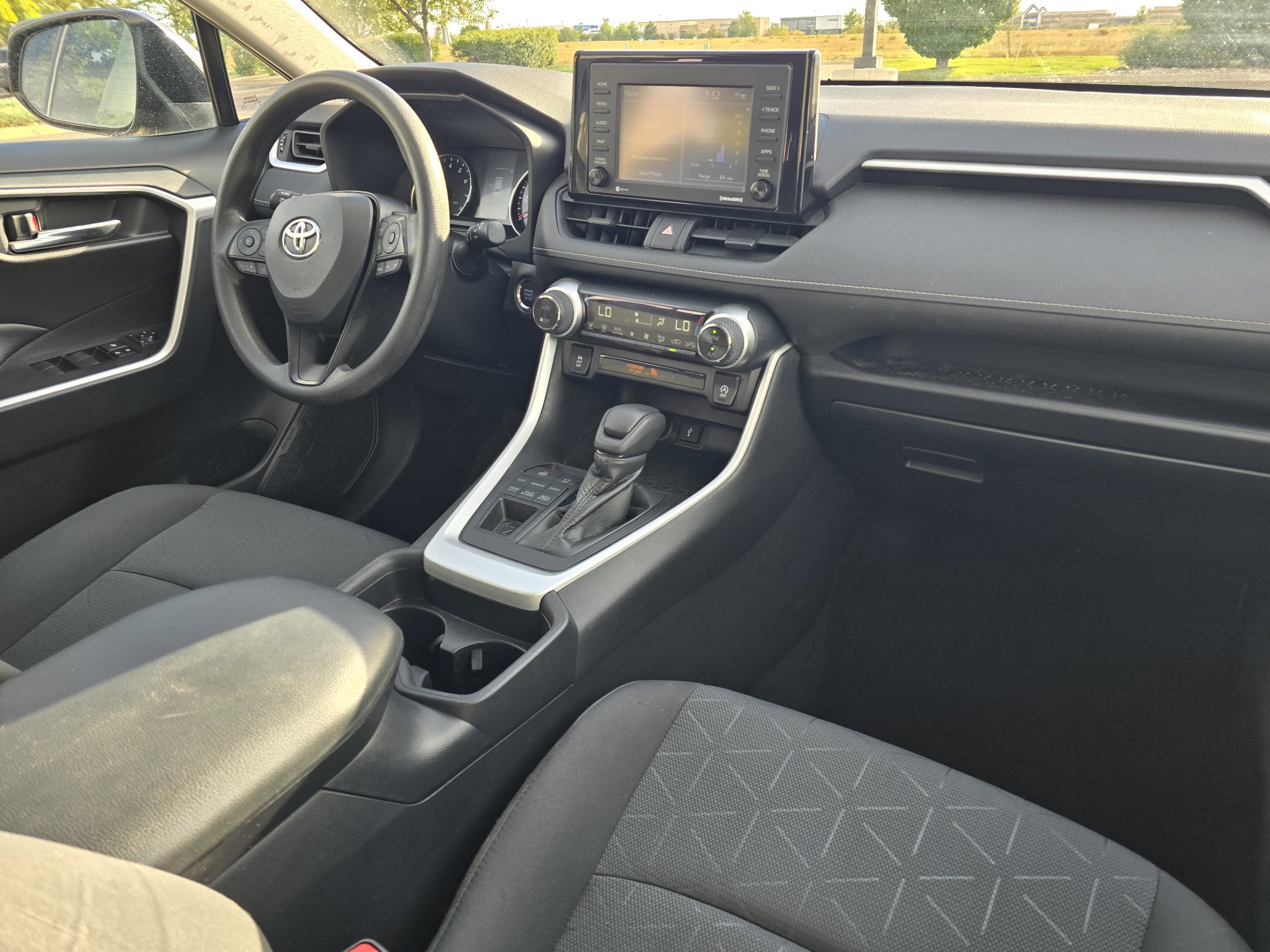 Used 2021 Toyota RAV4 XLE AWD/4WD image 25