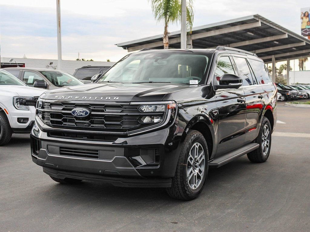 New 2025 Ford Expedition Active image 3