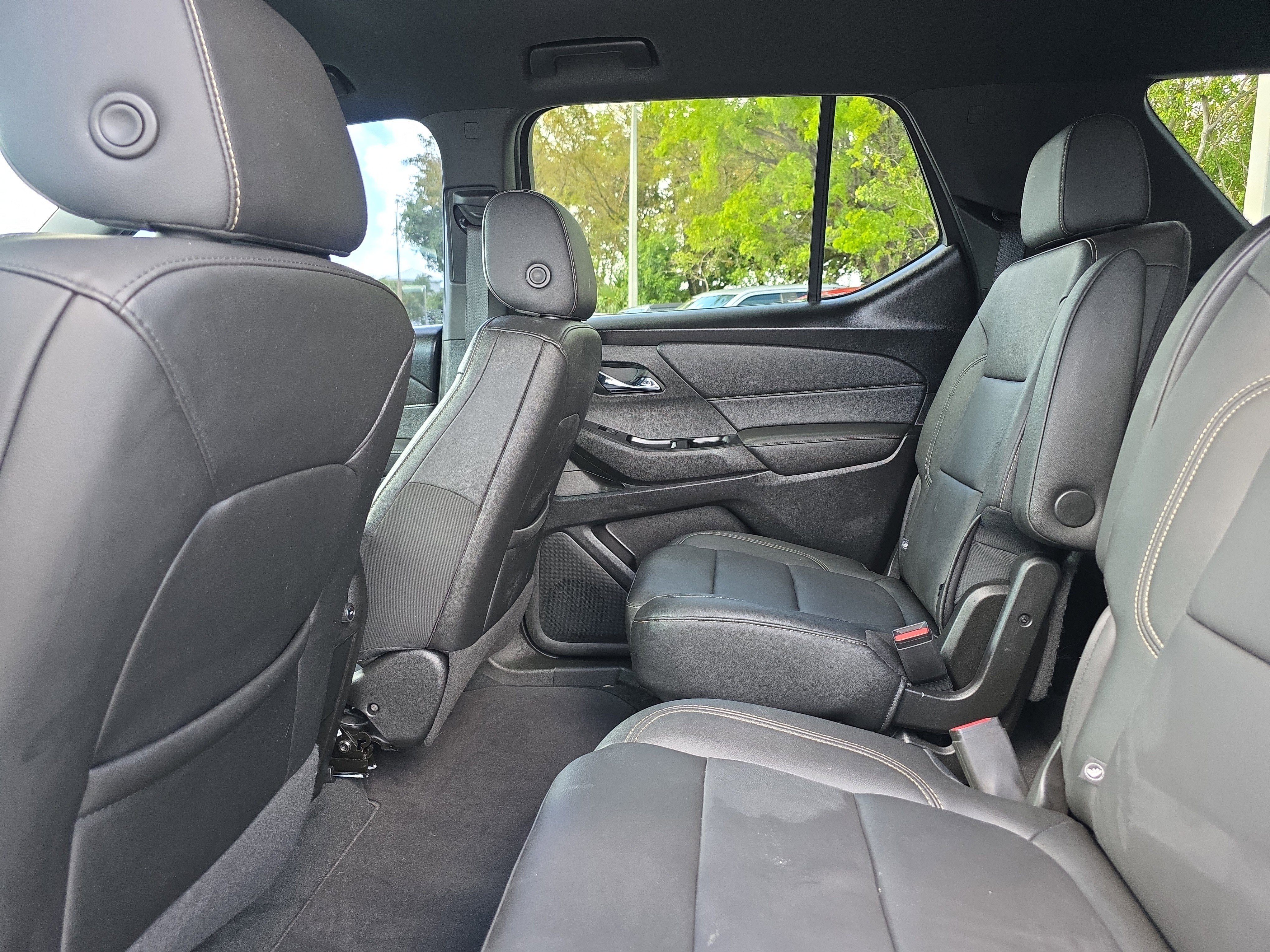 Used 2023 Chevrolet Traverse LT FWD image 14