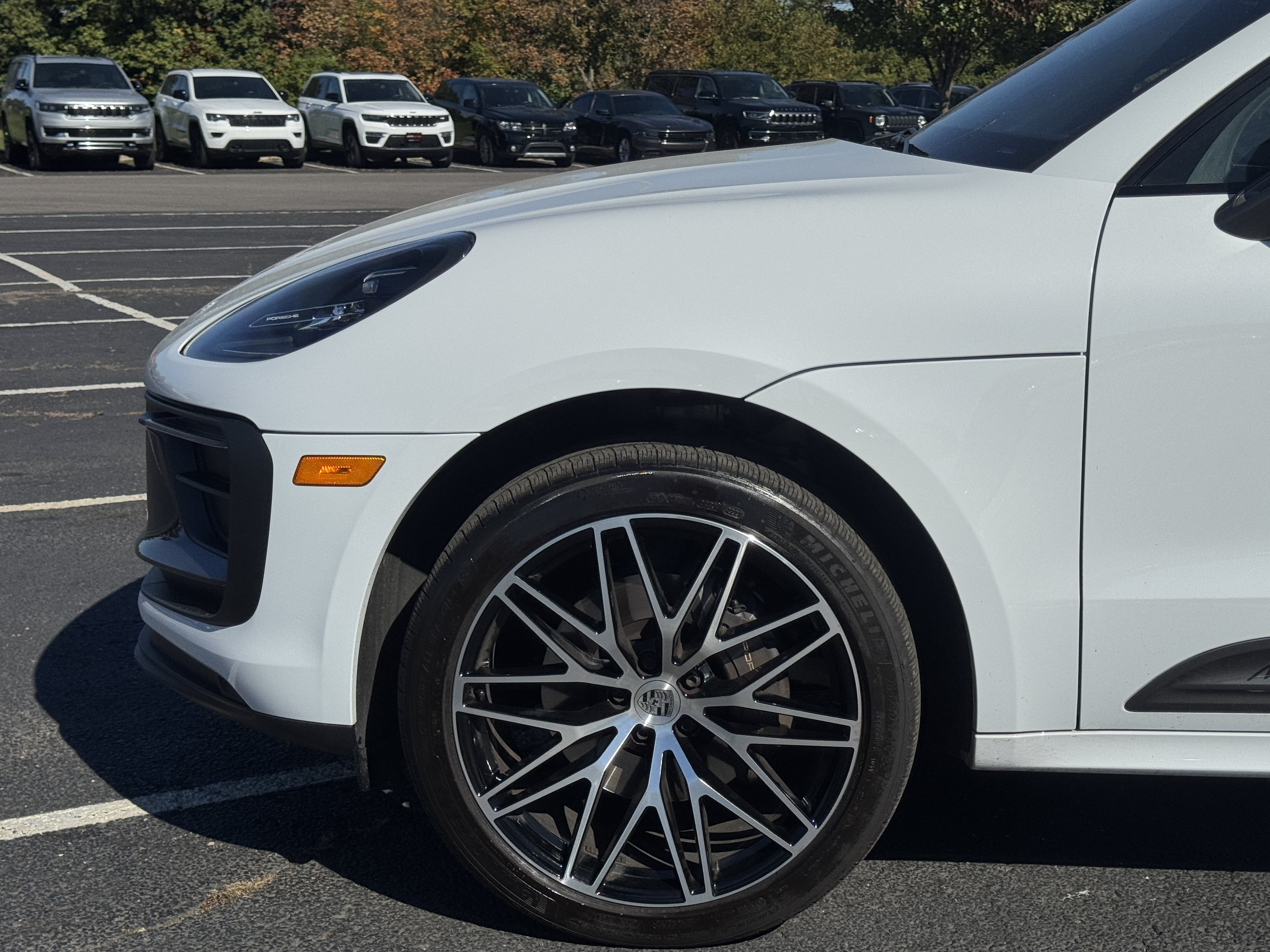Used 2024 Porsche Macan AWD/4WD image 34