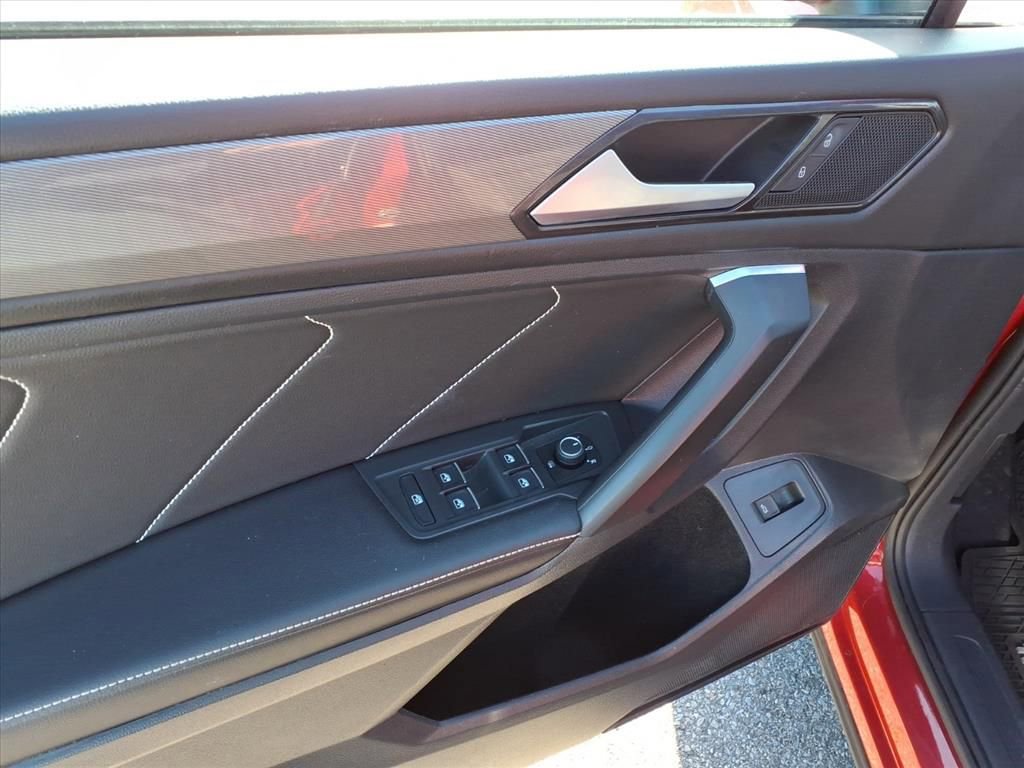 Used 2022 Volkswagen Tiguan SE image 15