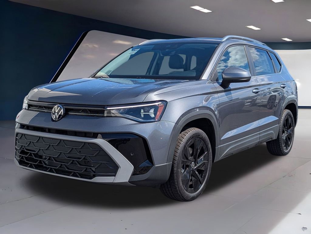 Used 2025 Volkswagen Taos SE w/ Panoramic Sunroof Package FWD image 8
