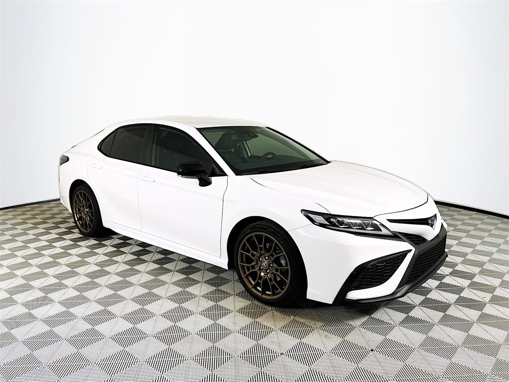 Used 2023 Toyota Camry SE image 1