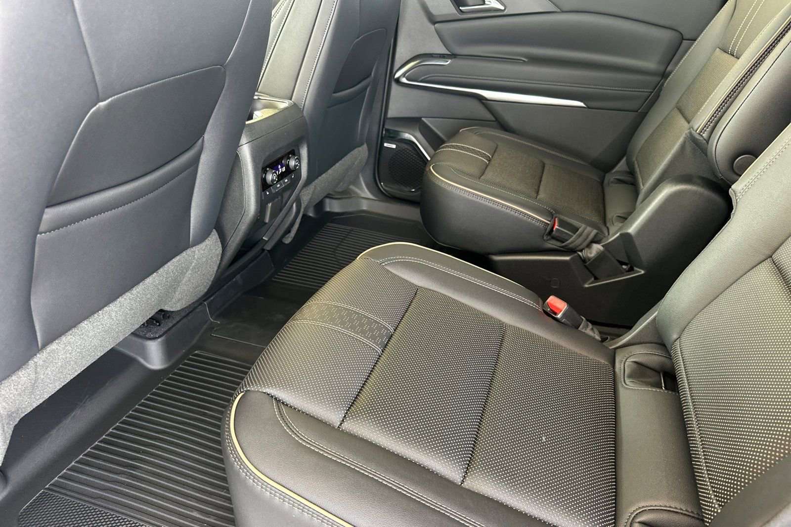 New 2026 Chevrolet Traverse High Country image 13