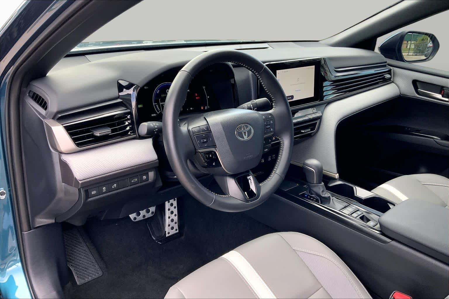 Used 2025 Toyota Camry SE FWD image 32