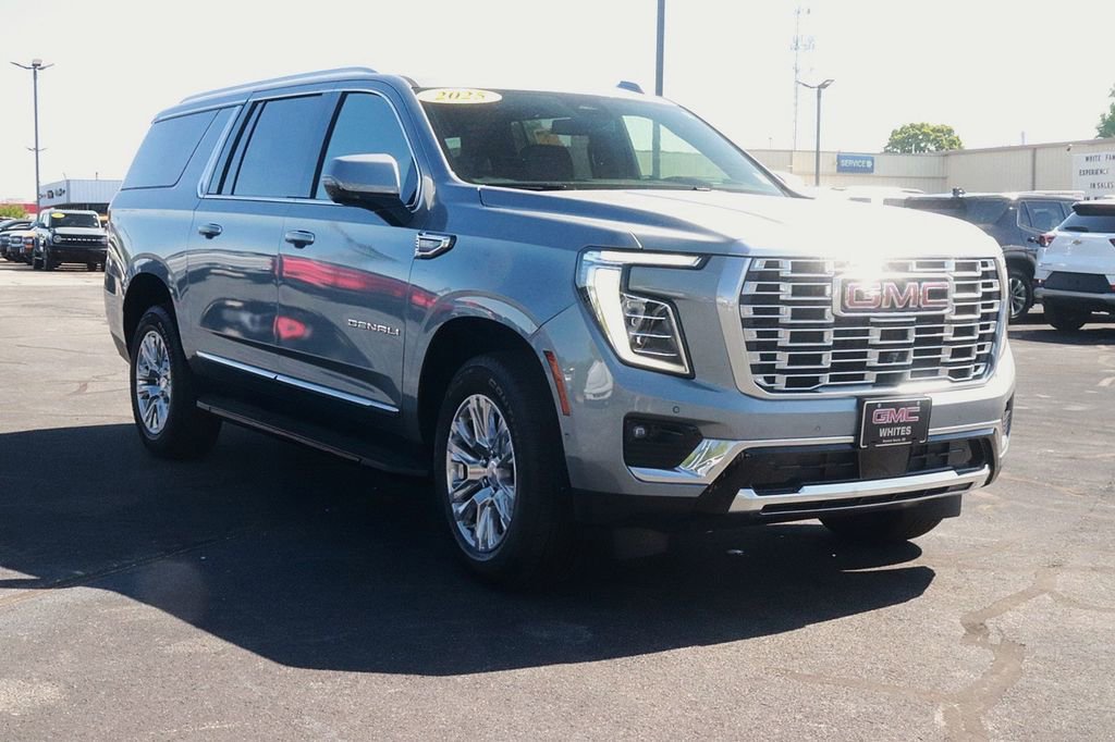 Used 2025 GMC Yukon XL Denali AWD/4WD image 3