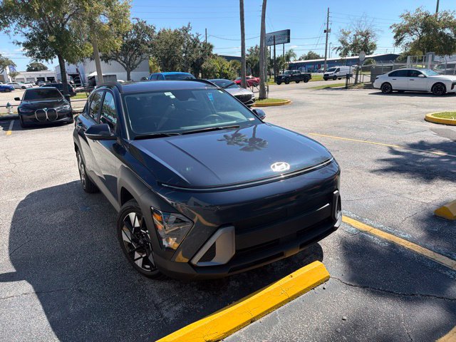 Used 2024 Hyundai Kona SEL w/ Convenience Package FWD image 3