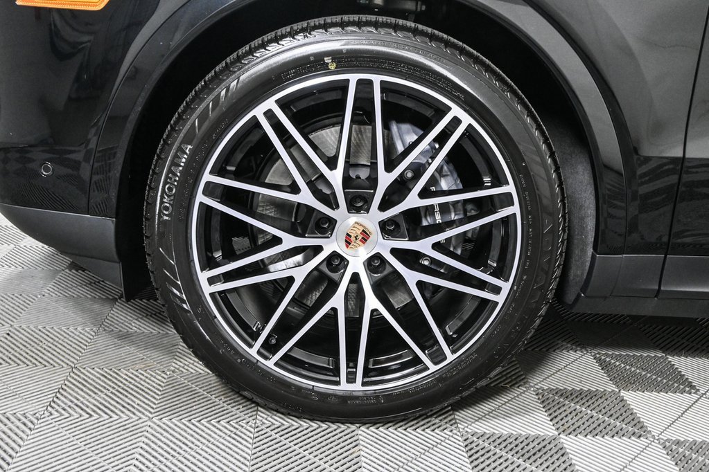 Certified 2025 Porsche Cayenne Coupe image 40