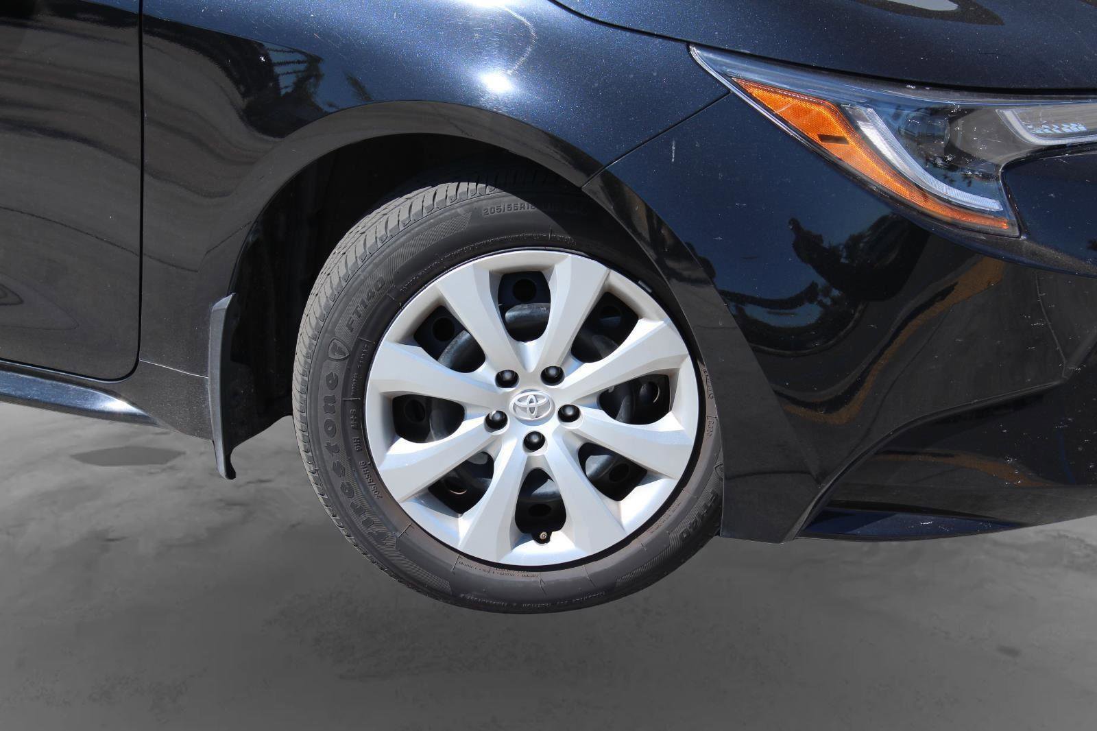 Used 2023 Toyota Corolla LE FWD image 3