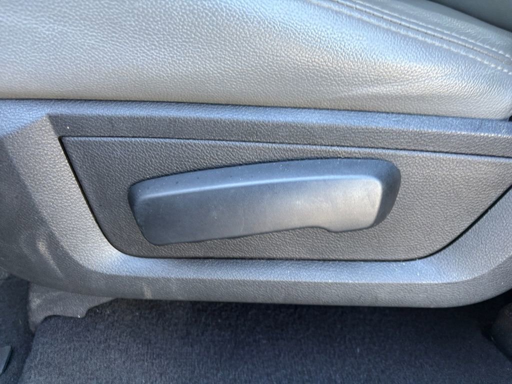 Used 2020 RAM 1500 Classic SLT image 13