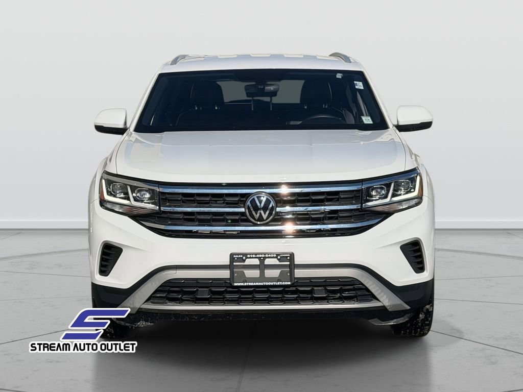 Used 2022 Volkswagen Atlas Cross Sport SE image 2