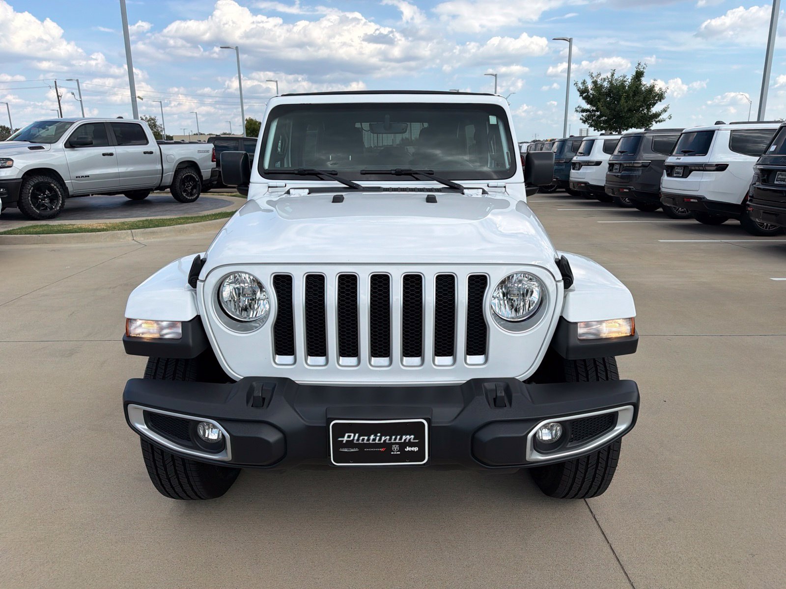 Used 2023 Jeep Wrangler Unlimited Sahara w/ Safety Group AWD/4WD image 8