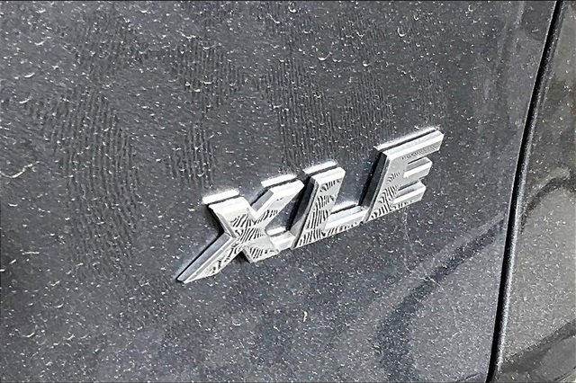 Used 2021 Toyota RAV4 XLE Premium image 24