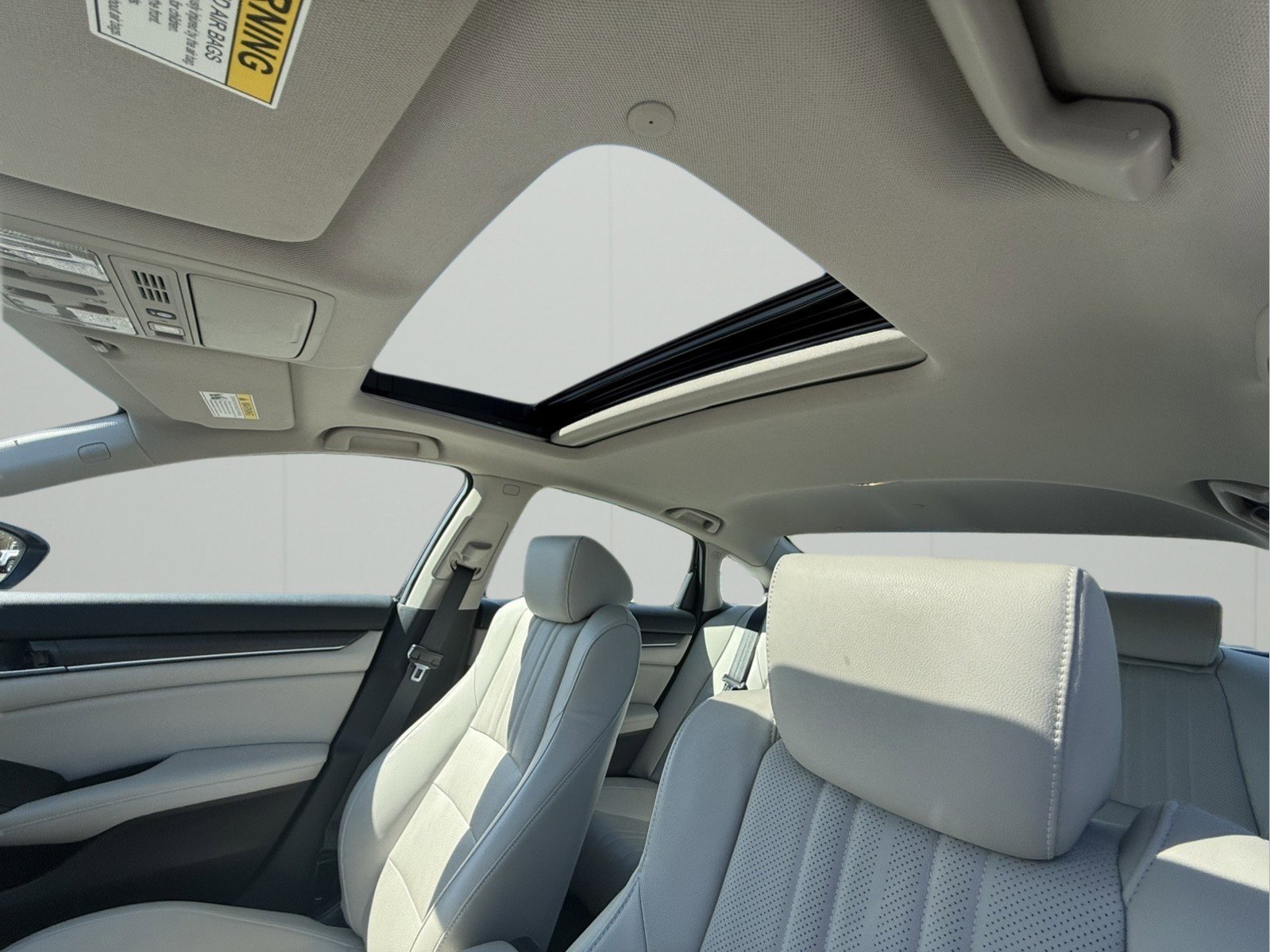 Used 2018 Honda Accord Touring image 25