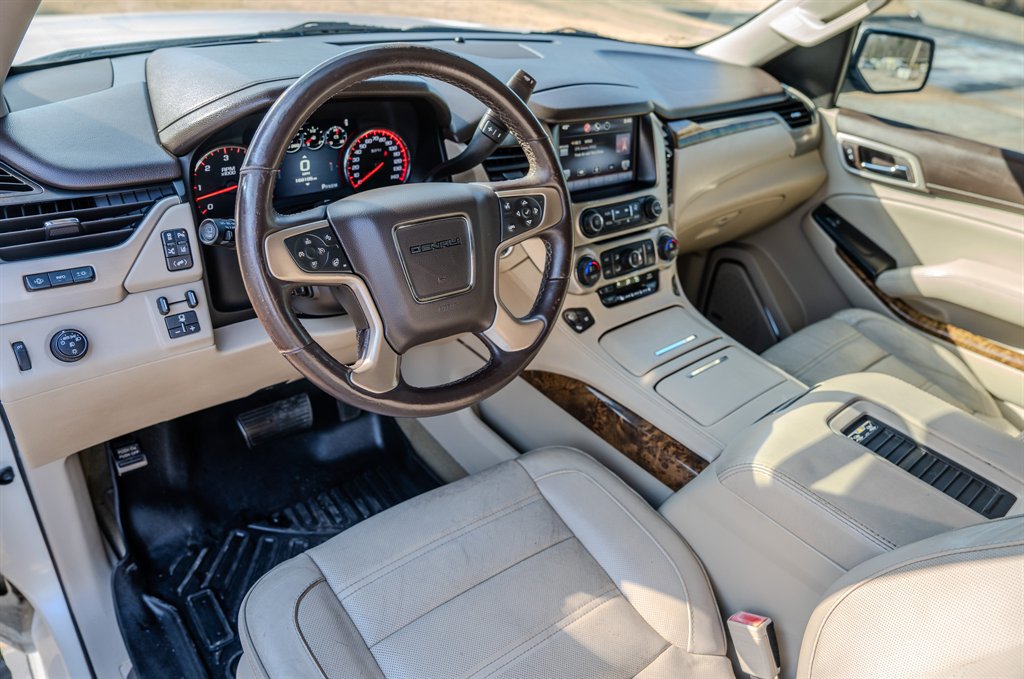 Used 2015 GMC Yukon XL Denali w/ Premium Package RWD image 14
