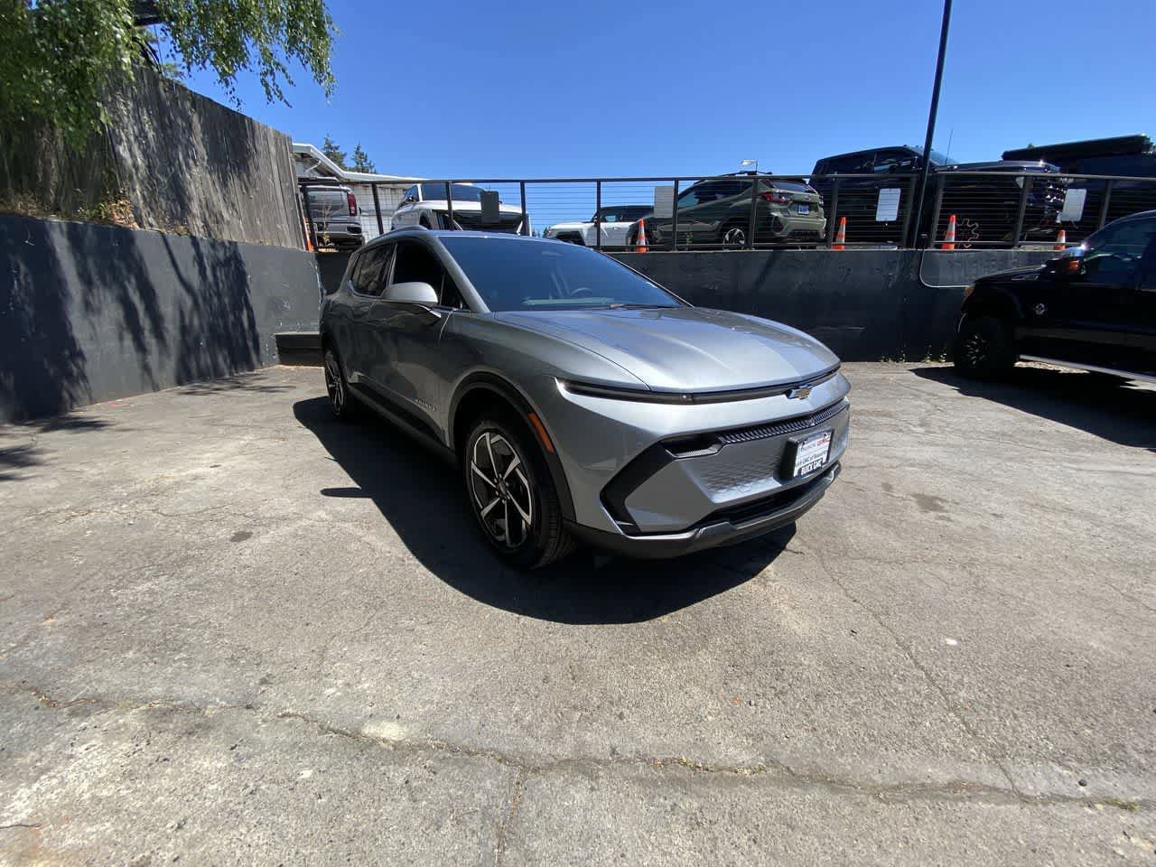 Used 2026 Chevrolet Equinox EV LT FWD image 8