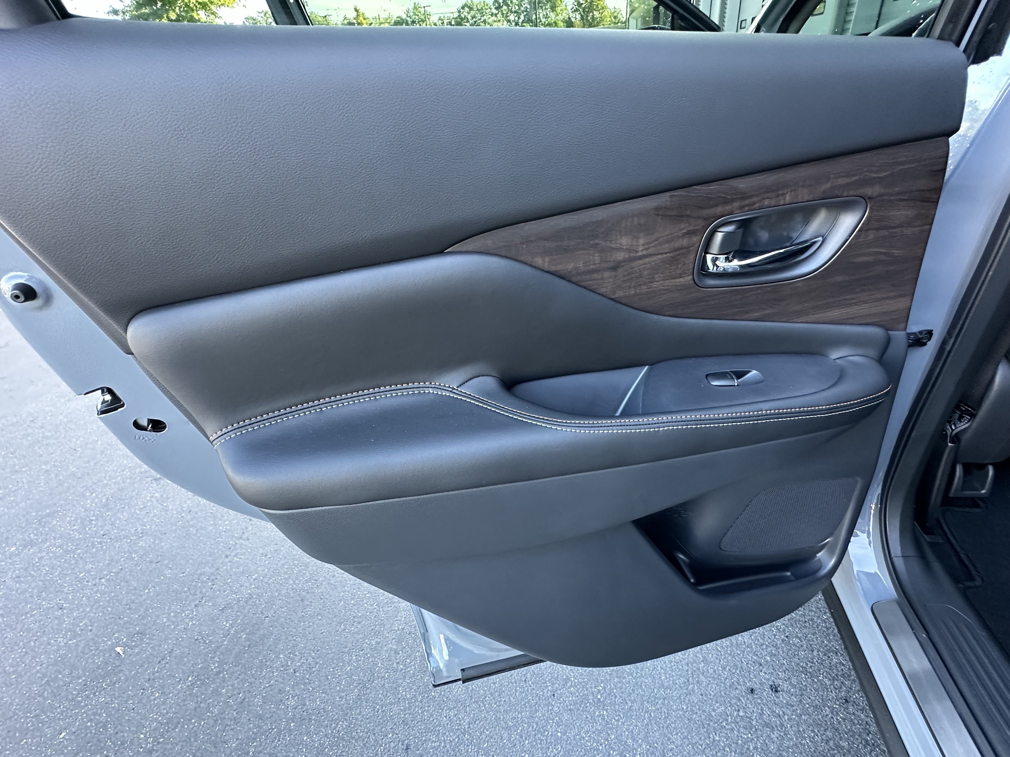 Used 2024 Nissan Murano Platinum w/ Cargo Package FWD image 27