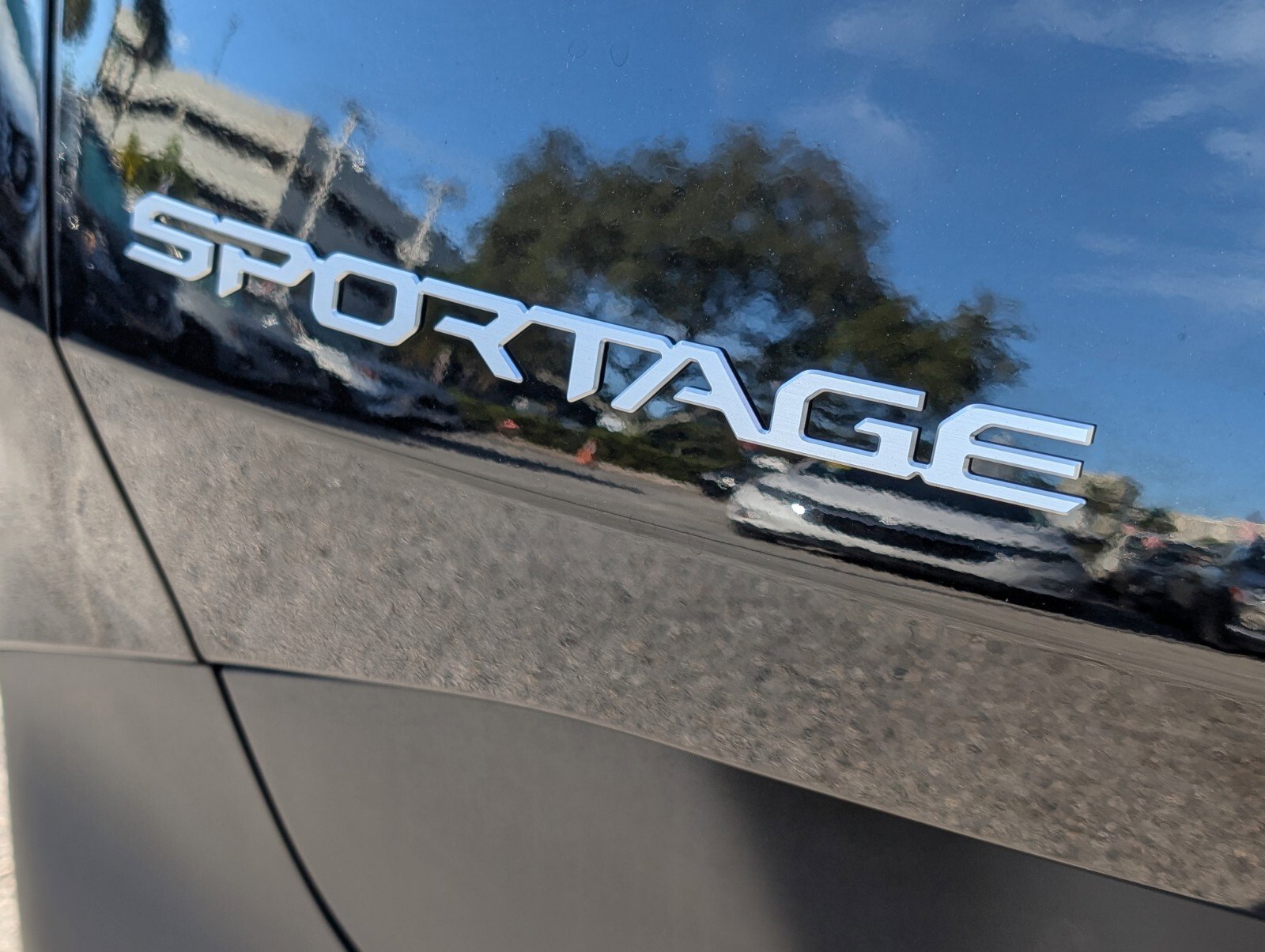 Used 2025 Kia Sportage EX image 15