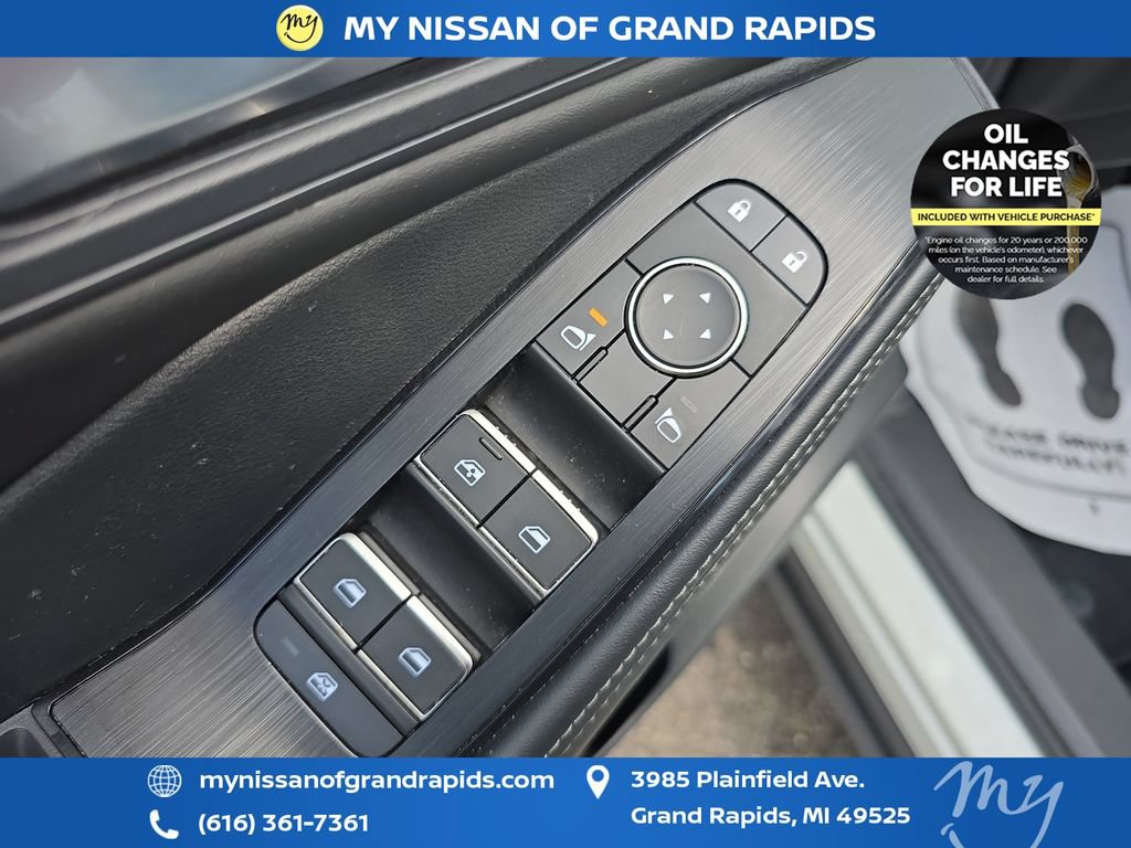 Used 2023 Nissan Rogue SL AWD/4WD image 12