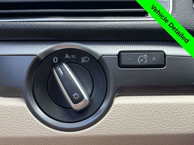 Used 2017 Volkswagen Passat 1.8T R-Line FWD image 10