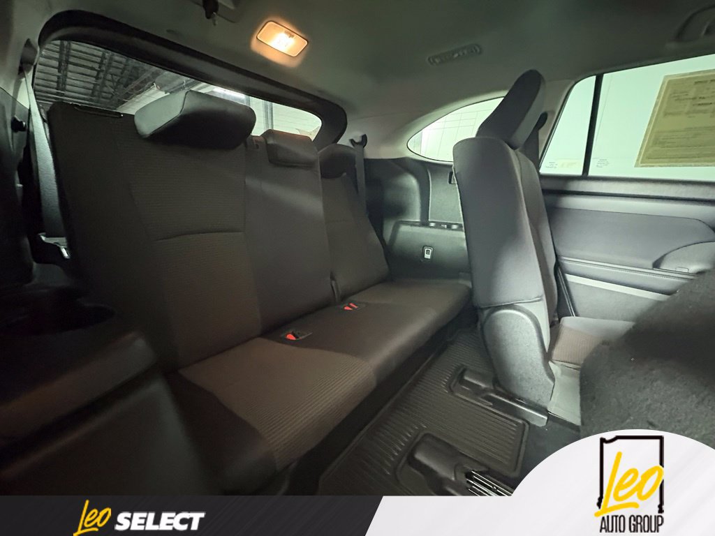 Used 2023 Toyota Highlander LE FWD image 20