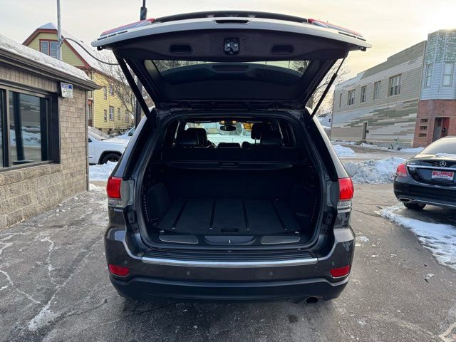 Used 2017 Jeep Grand Cherokee Limited image 27