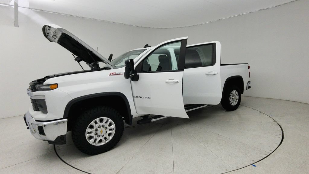Certified 2024 Chevrolet Silverado 2500 LT AWD/4WD image 10