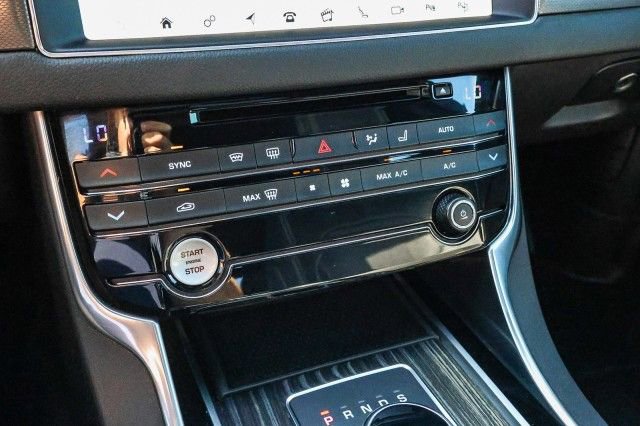 Used 2018 Jaguar XF S image 30