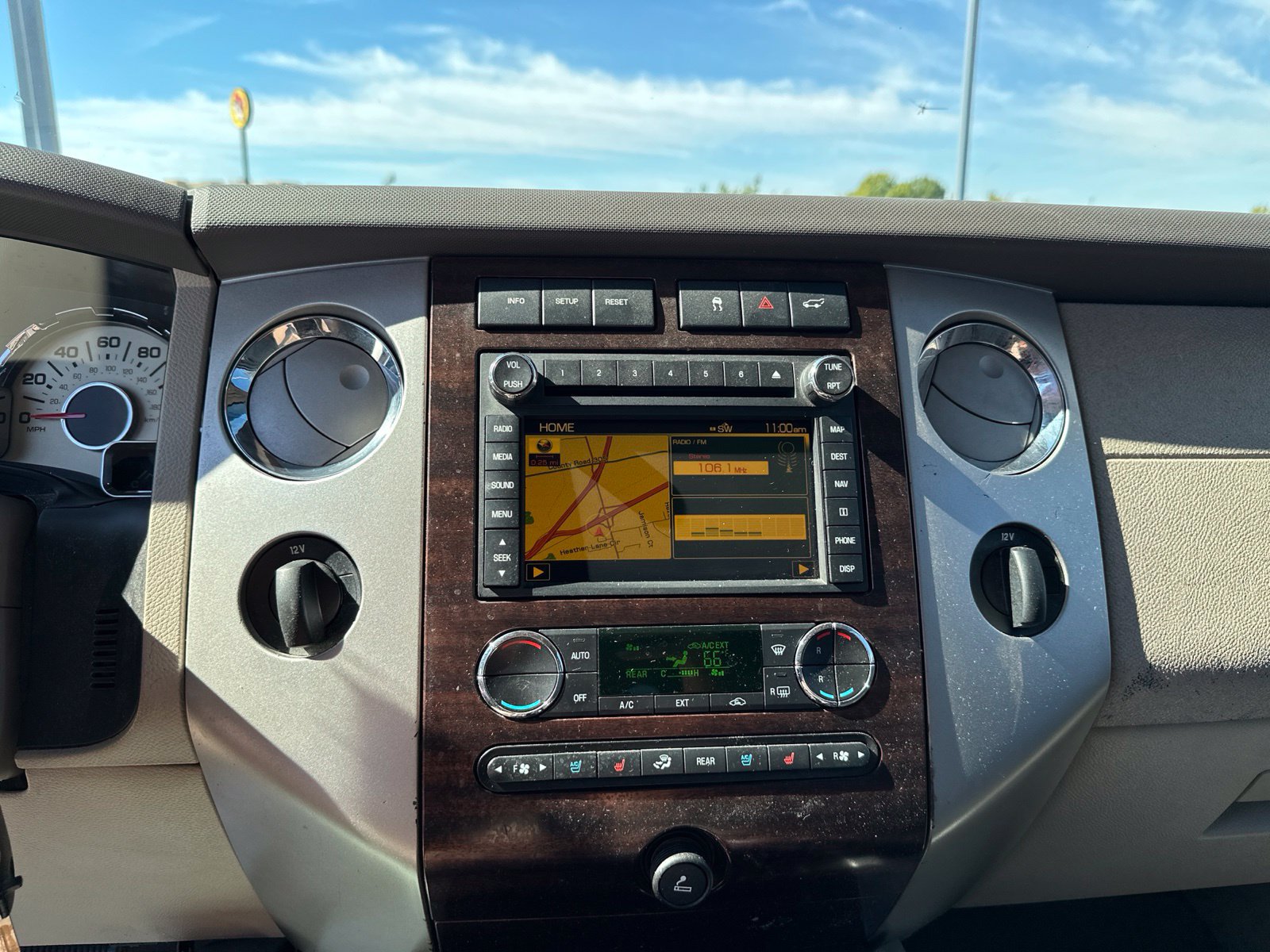 Used 2010 Ford Expedition Limited RWD image 22