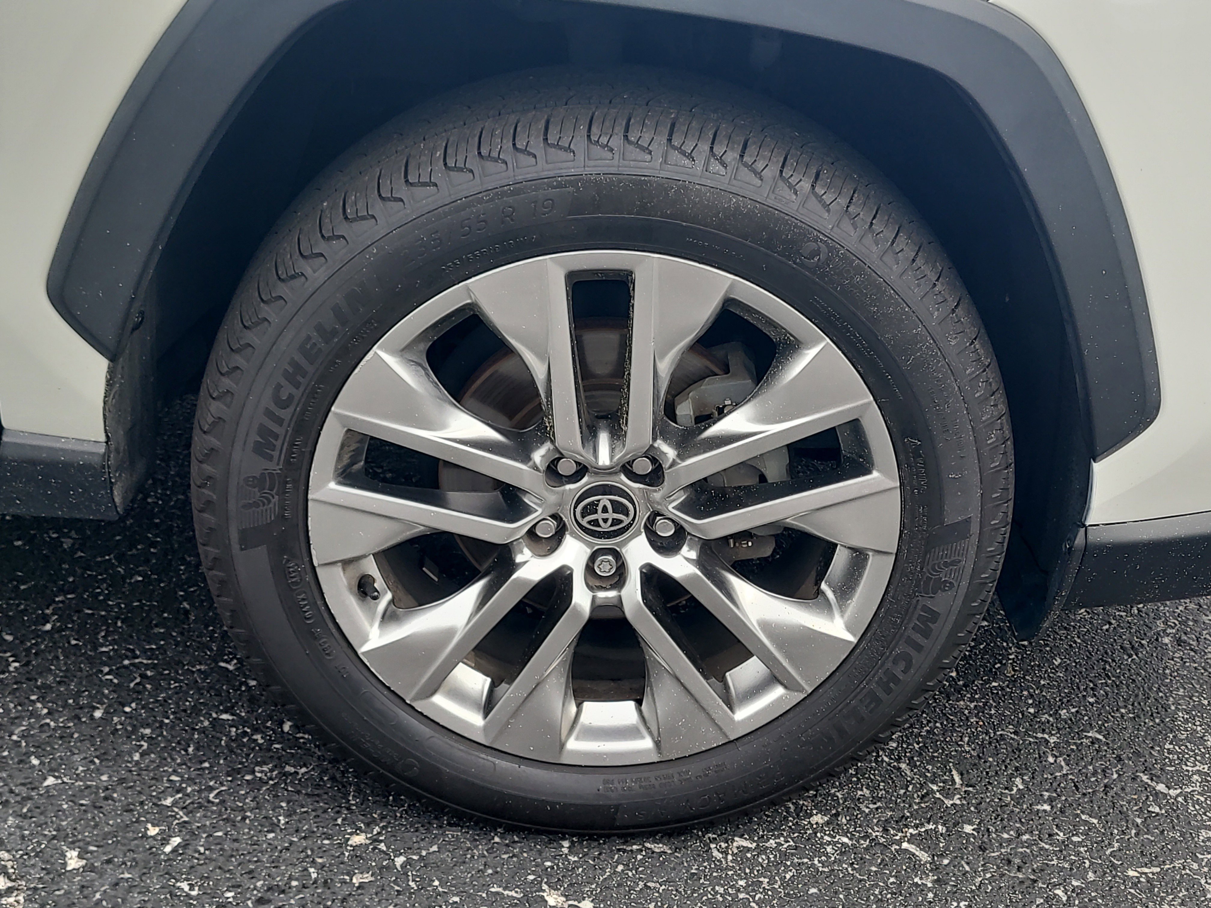 Used 2021 Toyota RAV4 XLE Premium FWD image 10