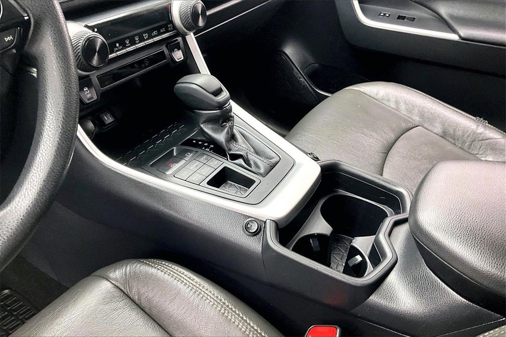Used 2019 Toyota RAV4 LE image 15
