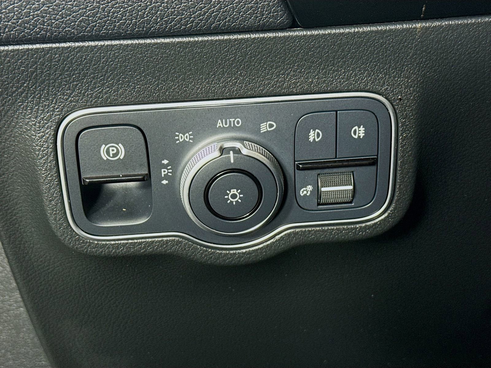 Used 2023 Mercedes-Benz GLA 250 4MATIC image 11