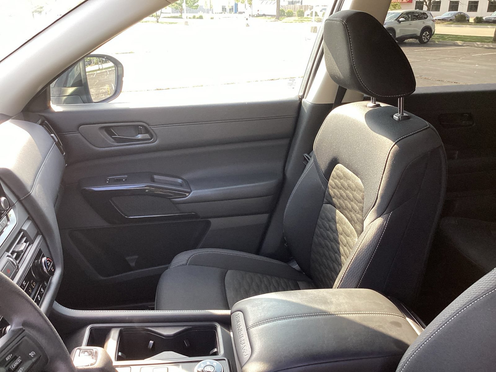 Used 2024 Nissan Pathfinder S AWD/4WD image 19