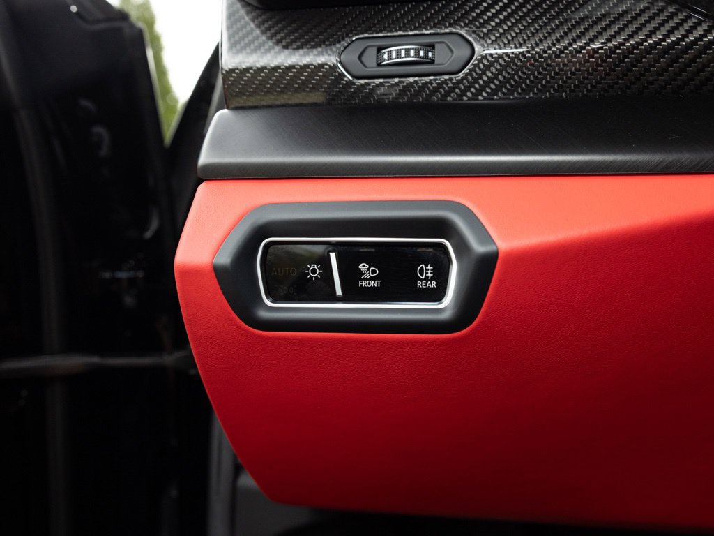Used 2022 Lamborghini Urus AWD/4WD image 28