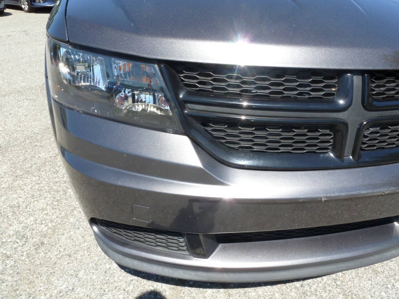 Used 2018 Dodge Journey SE w/ Connectivity Group FWD image 4