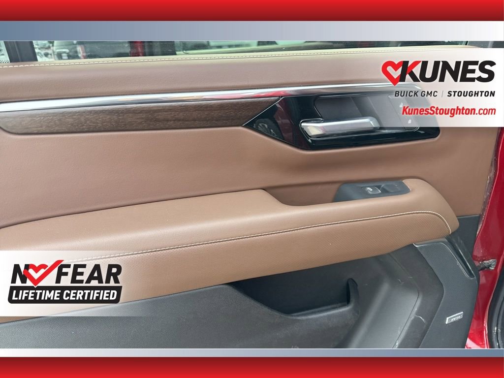 Used 2025 Chevrolet Suburban High Country AWD/4WD image 34
