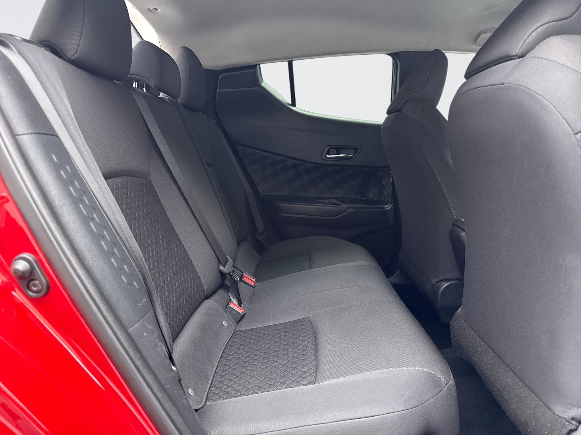 Used 2020 Toyota C-HR LE FWD image 16