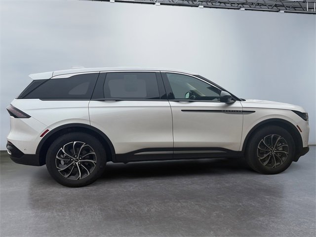 Used 2024 Lincoln Nautilus Premier image 6