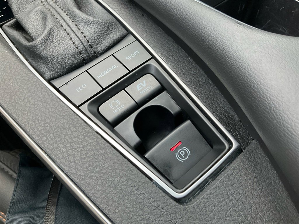 Used 2022 Toyota Avalon XSE image 24