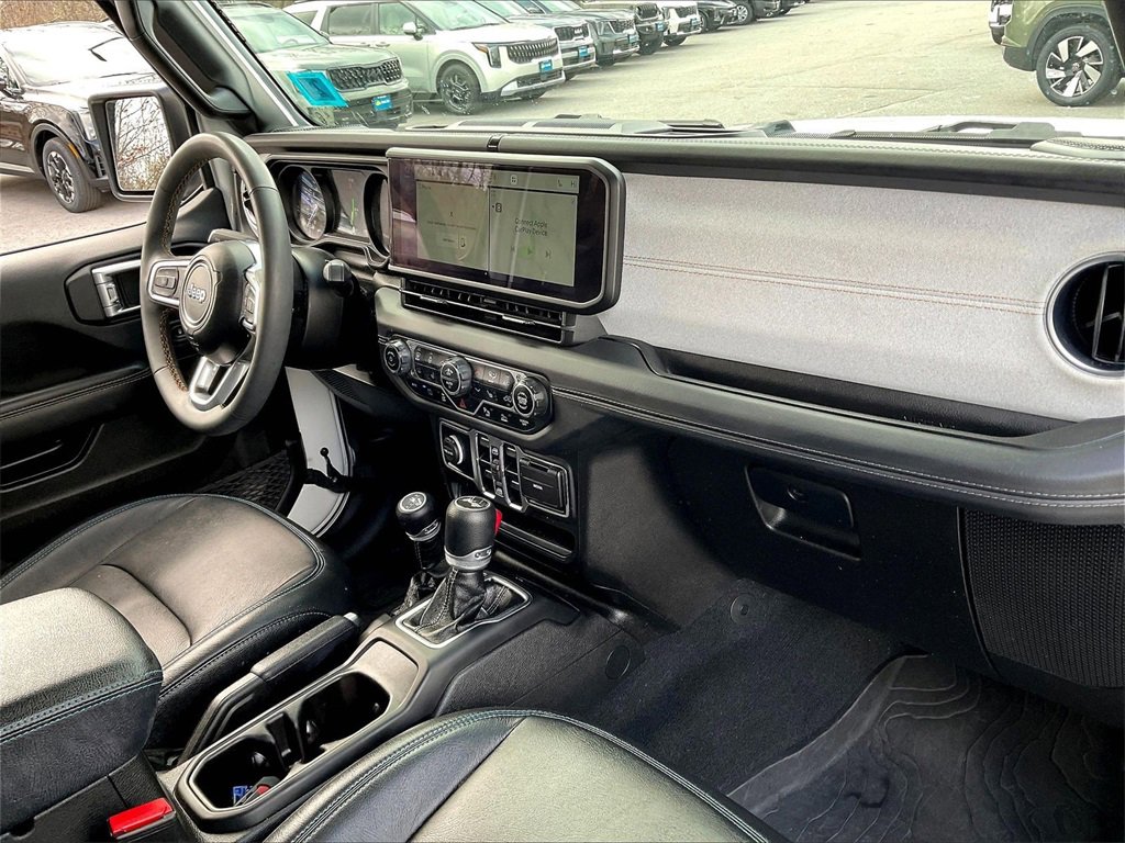 Used 2024 Jeep Wrangler Unlimited Sahara w/ Safety Group image 13