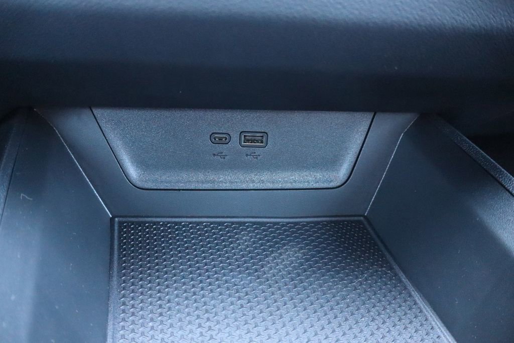 New 2026 Chevrolet Equinox LT w/ Safety and Technology Package FWD image 18