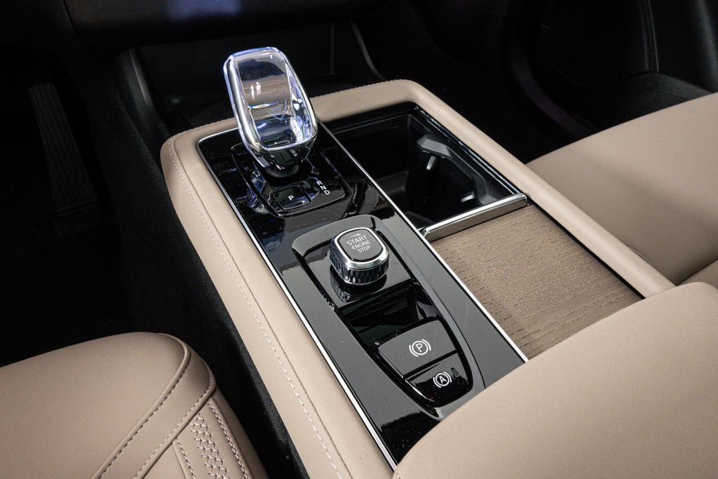 Certified 2026 Volvo XC90 B6 Plus w/ Protection Package Premier image 34